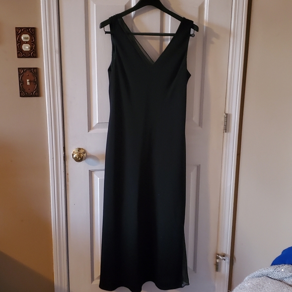 Sleeveless Jones of NY Gown - Picture 1 of 4
